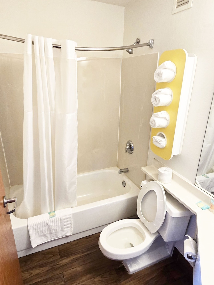 Motel 6 Willoughby OH Cleveland - photo 22