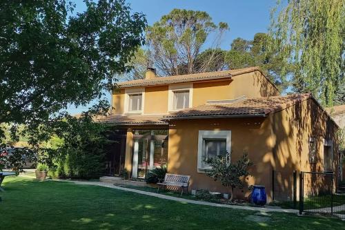 Logement Lumineux Entierement Renove Avec Jardin — hotel in Caumont-Sur-Durance