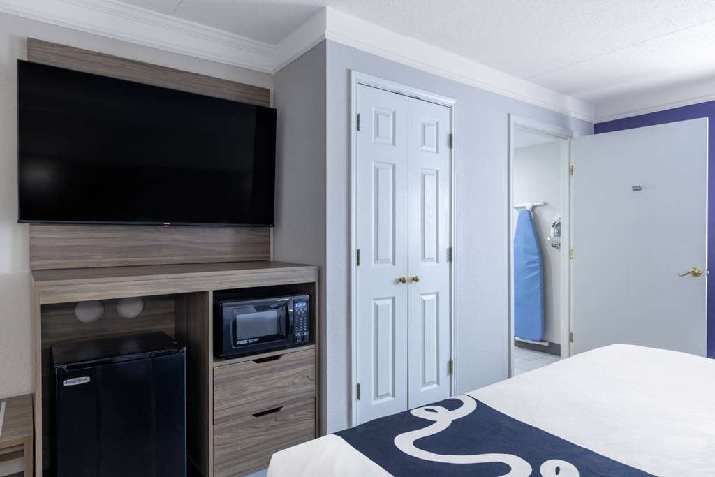 La Quinta Inn by Wyndham Kansas City Lenexa - photo 28