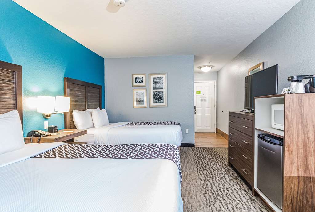 La Quinta Inn & Suites by Wyndham Tomball - photo 11