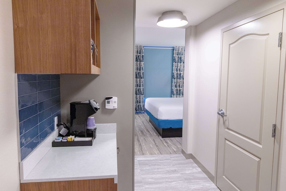 Hilton Garden Inn Lakewood - photo 18