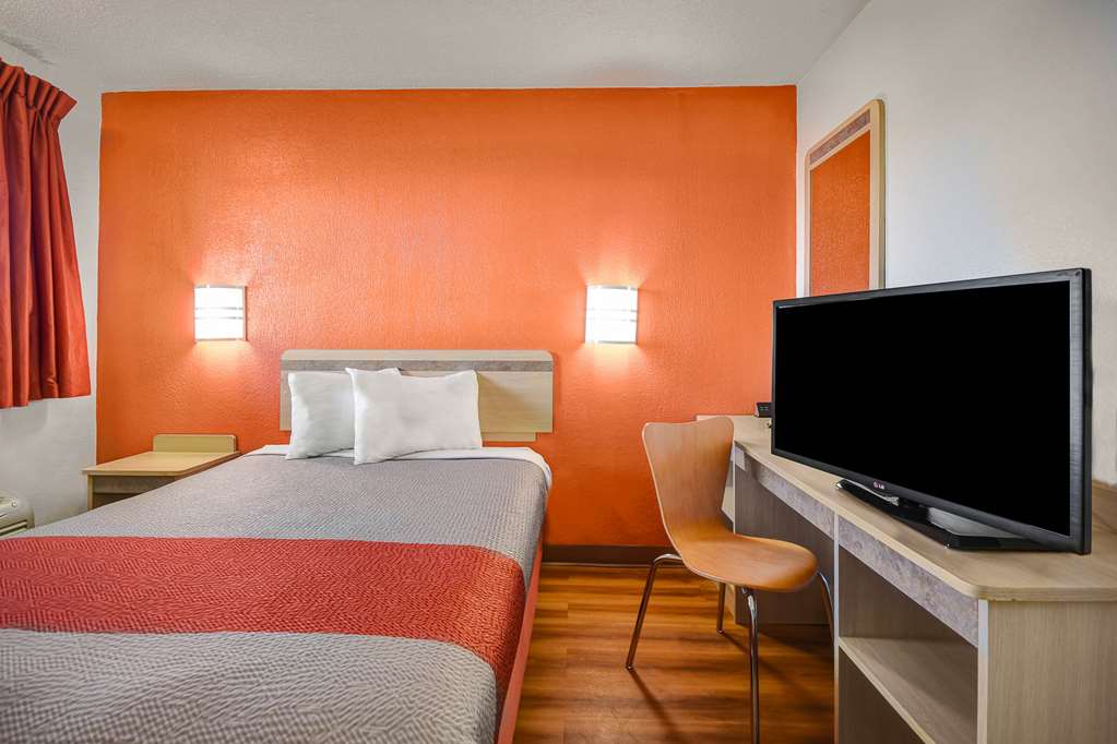 Motel 6 North Ridgeville OH Cleveland Intl Airport N Ridgeville - photo 12
