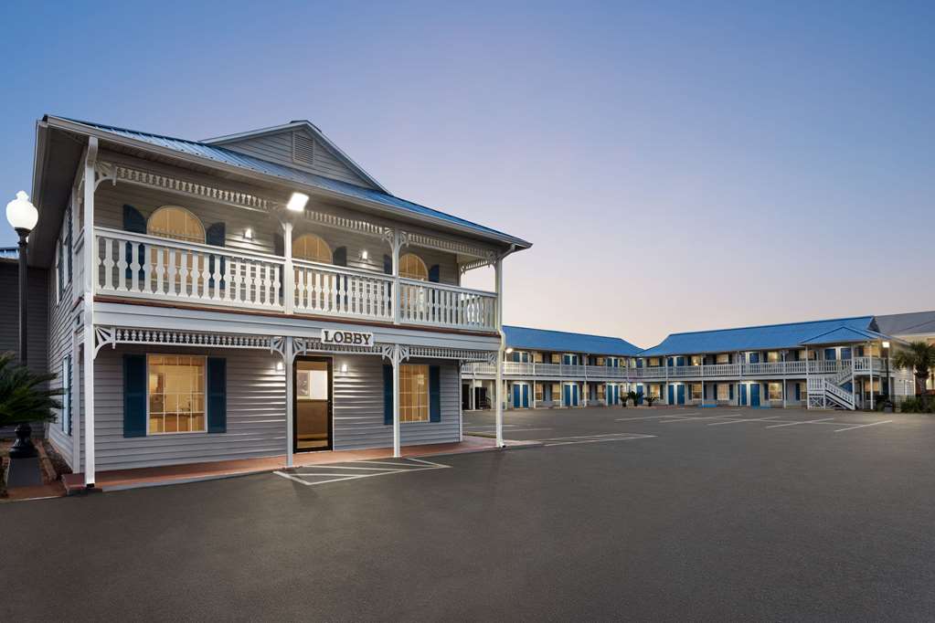 Super 8 by Wyndham Foley - photo 2