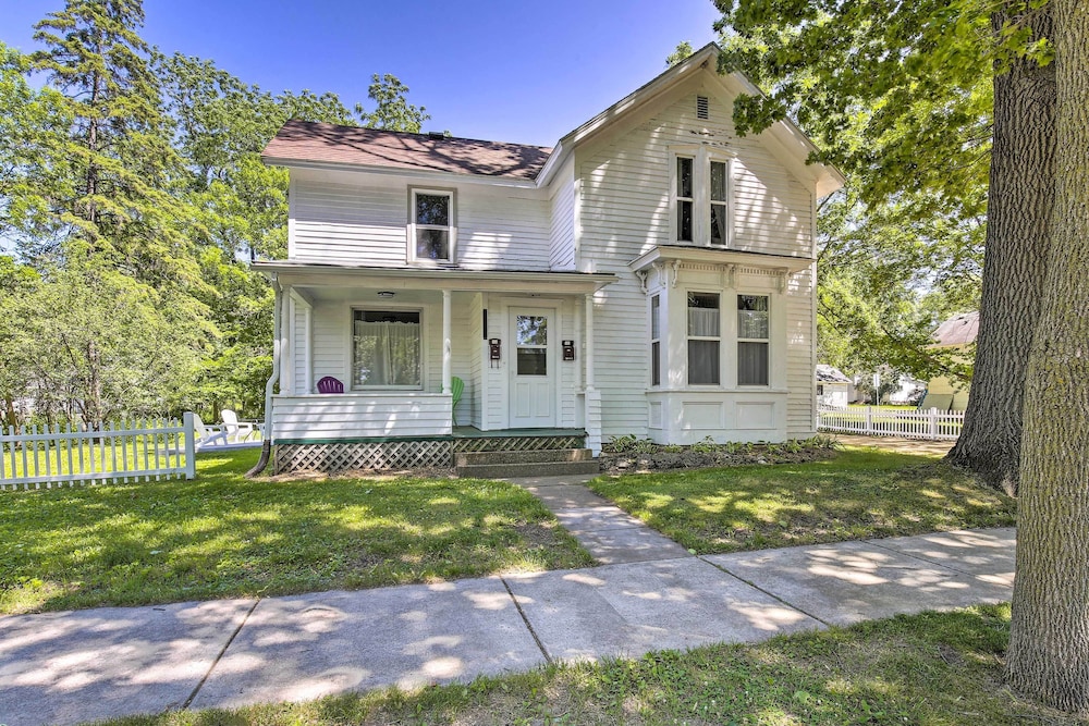 Family Friendly Menomonie Retreat Walk To Town 17405169 — Menomonie