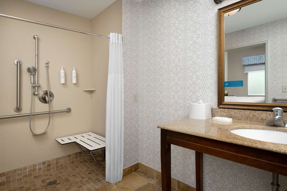 Hampton Inn & Suites Holly Springs - photo 25