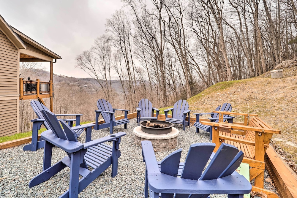 Mountainside Retreat with Fire Pit in Banner Elk in Banner Elk, United States