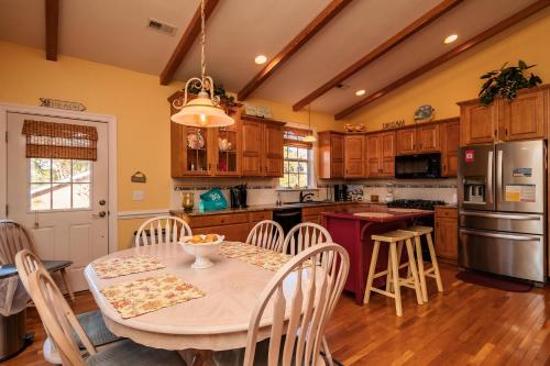 Woodlands Wonder by Oak Island Accommodations - photo 19