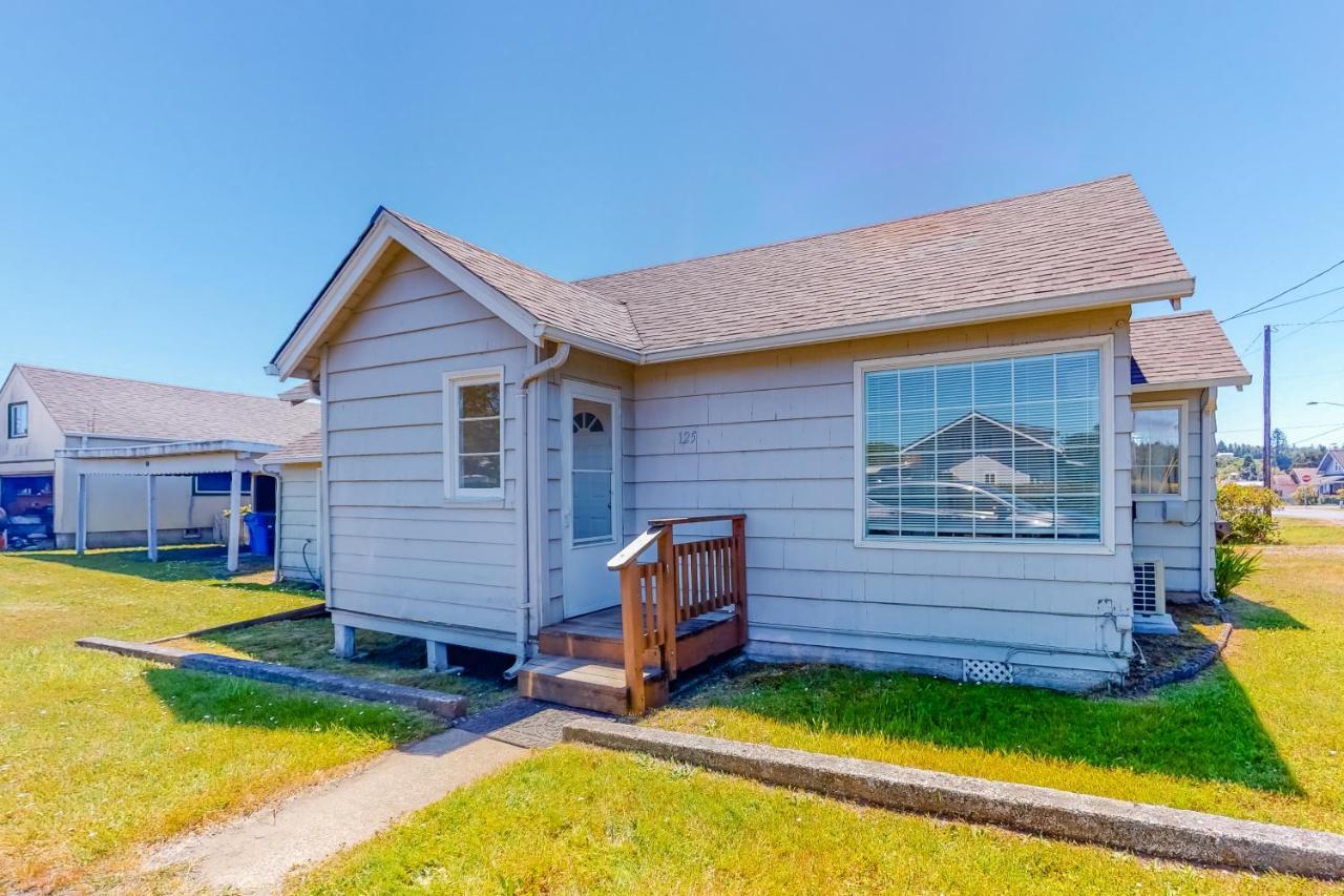 Waldport Bungalow - featured photo