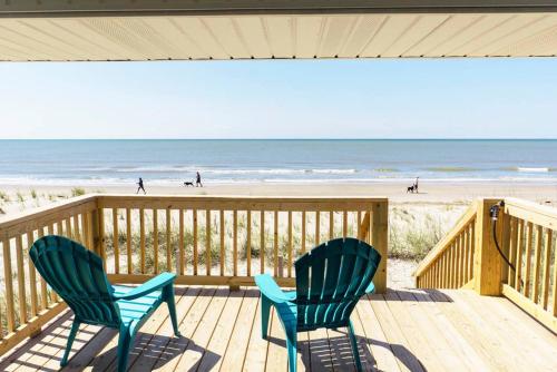 Salty But Sweet by Oak Island Accommodations - photo 3