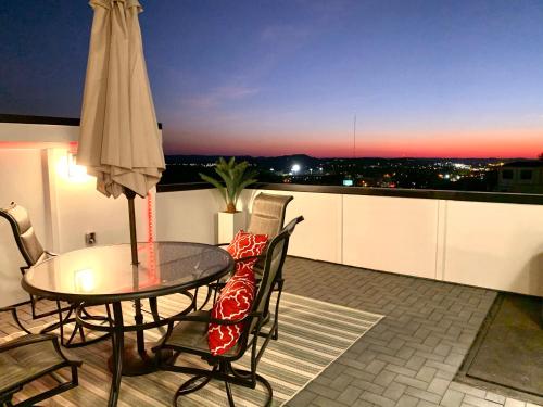 Luxurious Morden Loft Huge Rooftop & Skyline Views — 4-Star Luxury Hotel in Nashville, United States