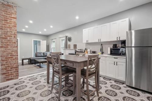 Cozy 3BR 2BA minutes from the Falls in Niagara Falls, United States