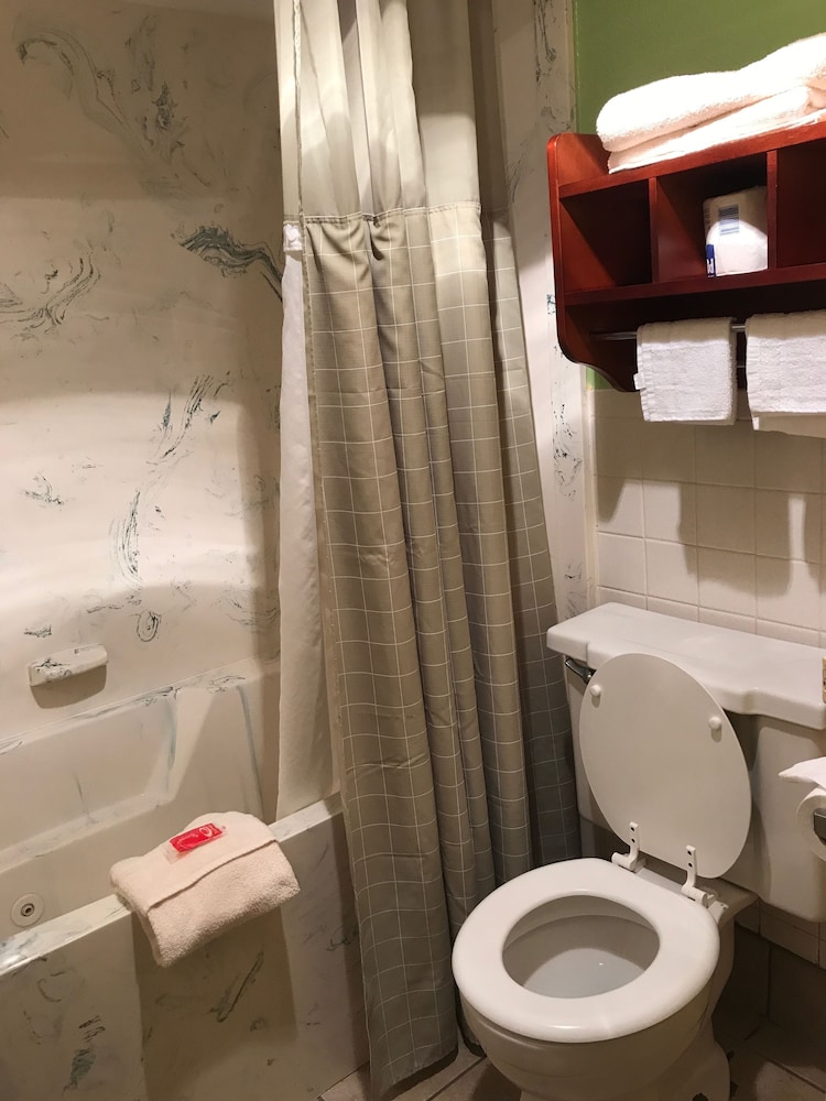 Milan Inn & Suites - photo 26