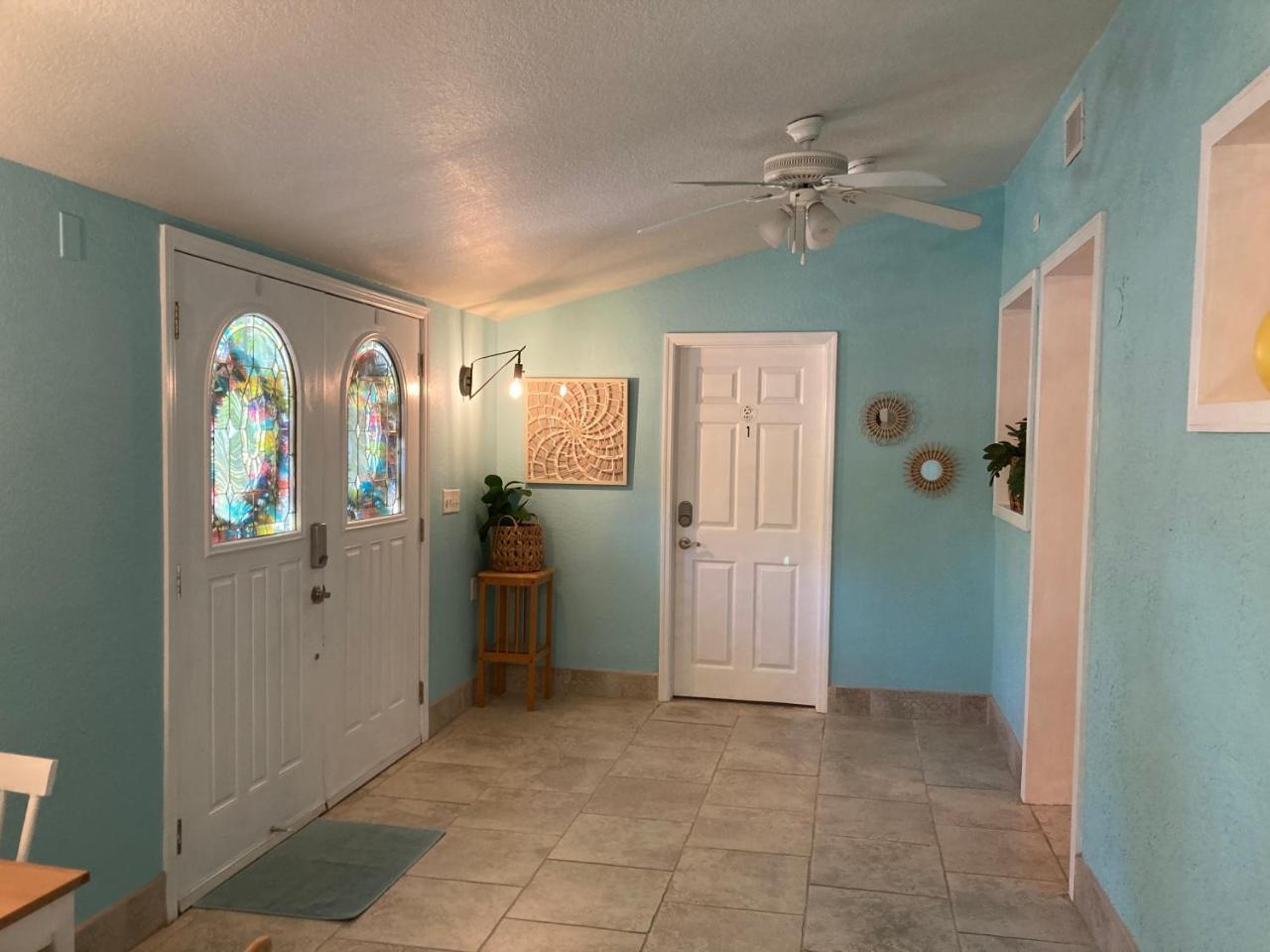 3gulls Inn Ozona Boutique Hotel Steps From Restaurants & Brewery Swimspa Pool Pet Friendly - photo 5
