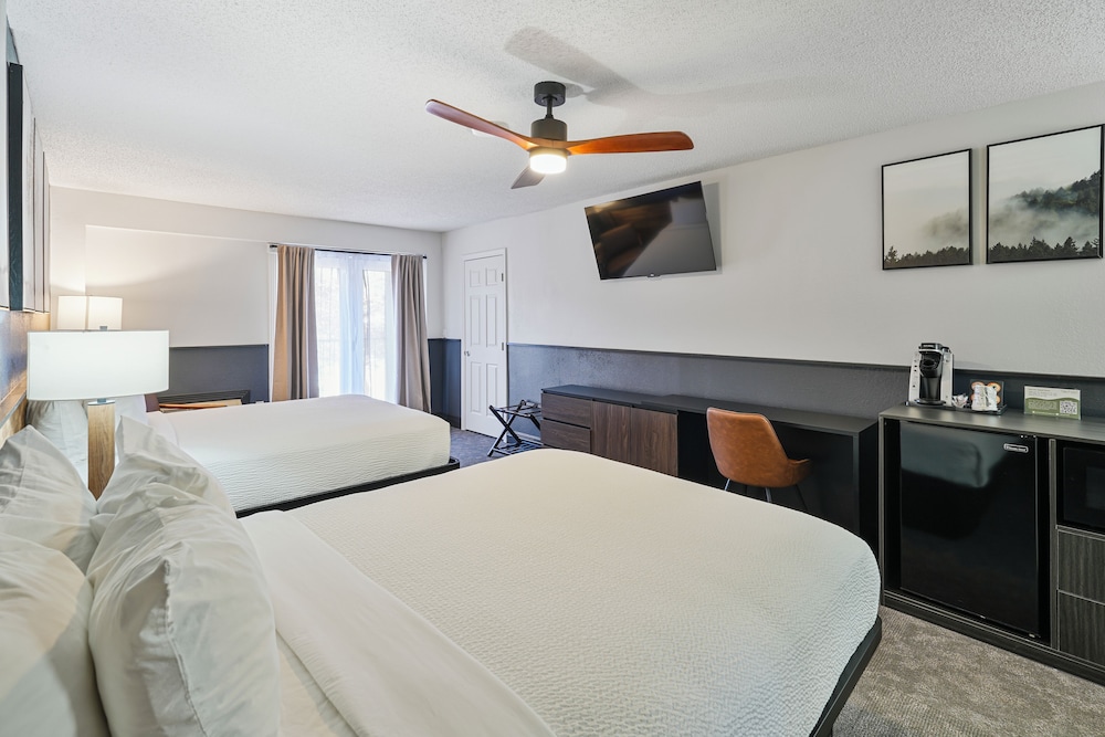 Tremont Lodge & Resort - photo 29