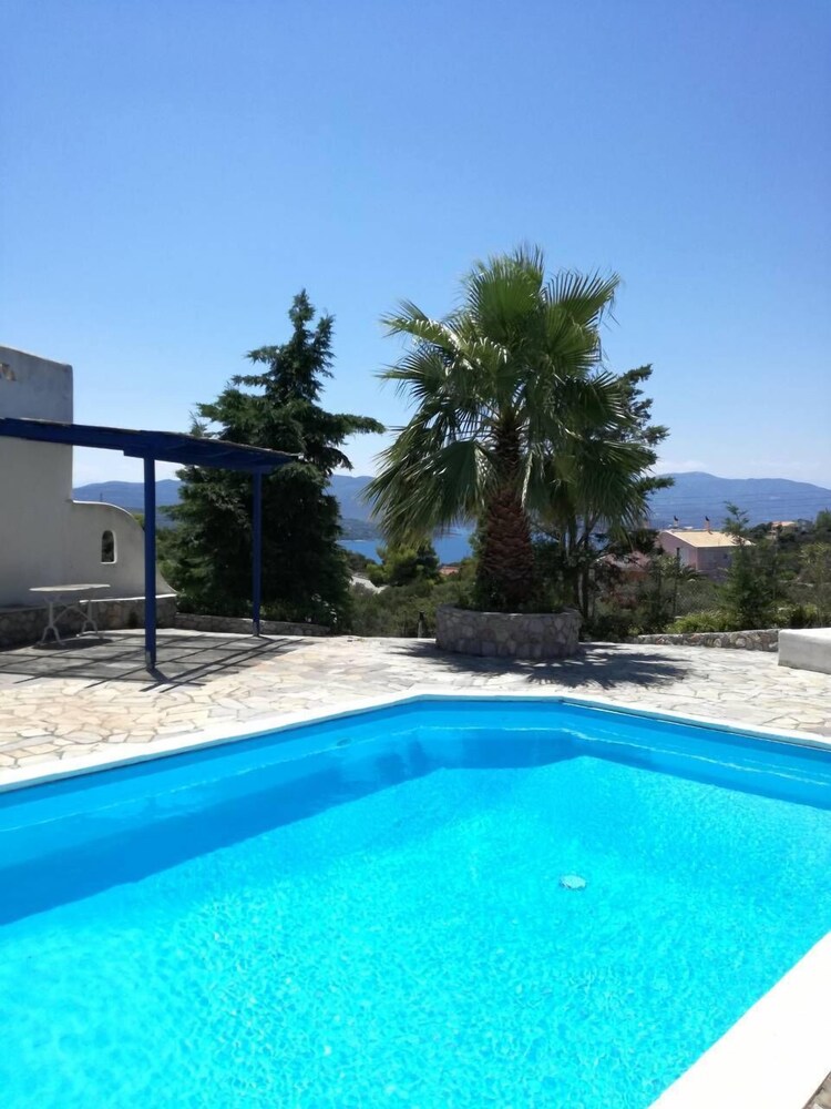 Theologos Ta Nisia in Malesina, Greece