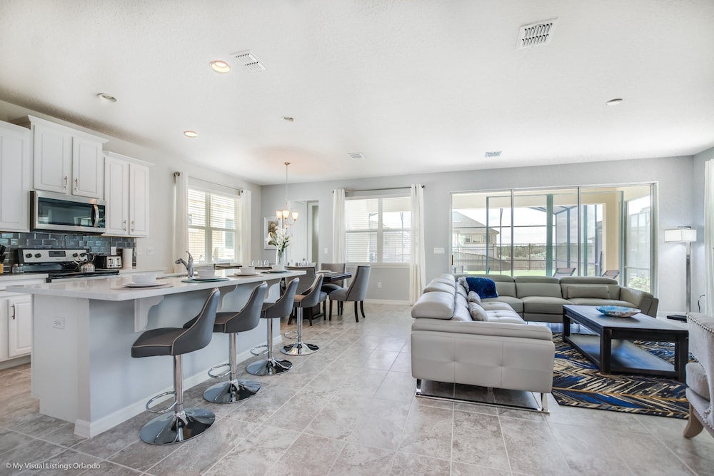 Beautiful 4 Bed With Pool & Spa - photo 29