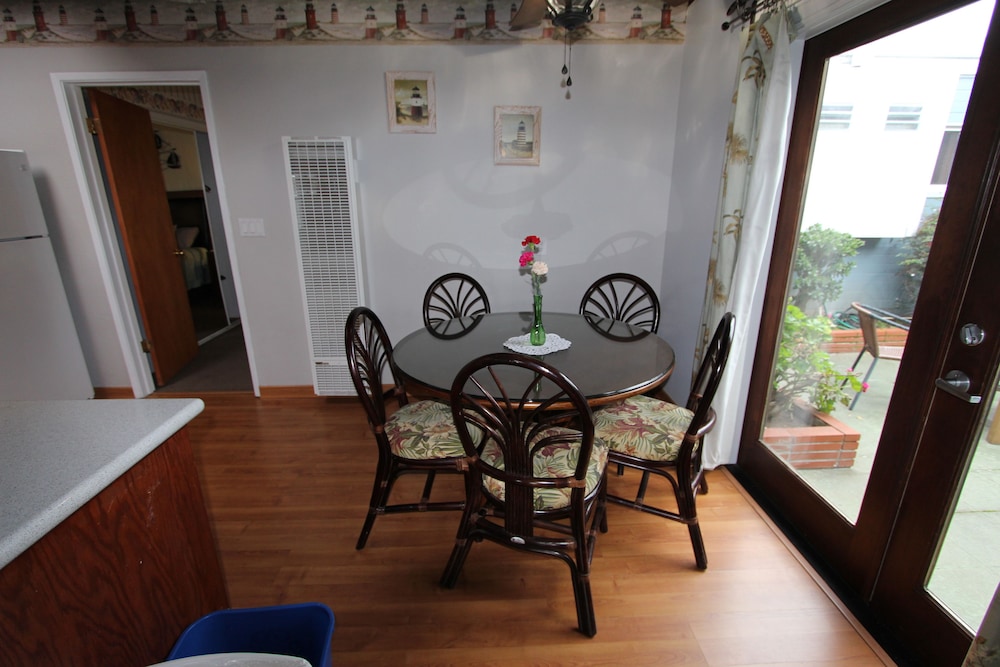 Edgewater Beach Inn - photo 76