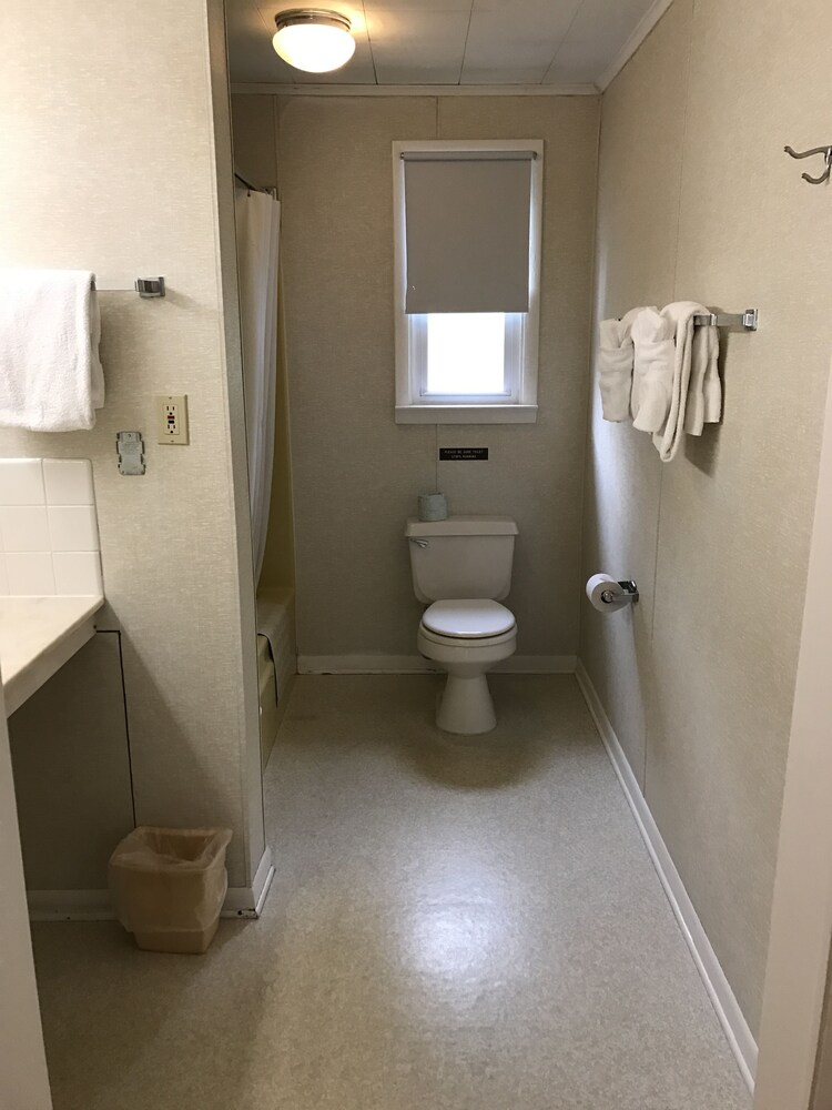 Chieftain Motel - photo 17
