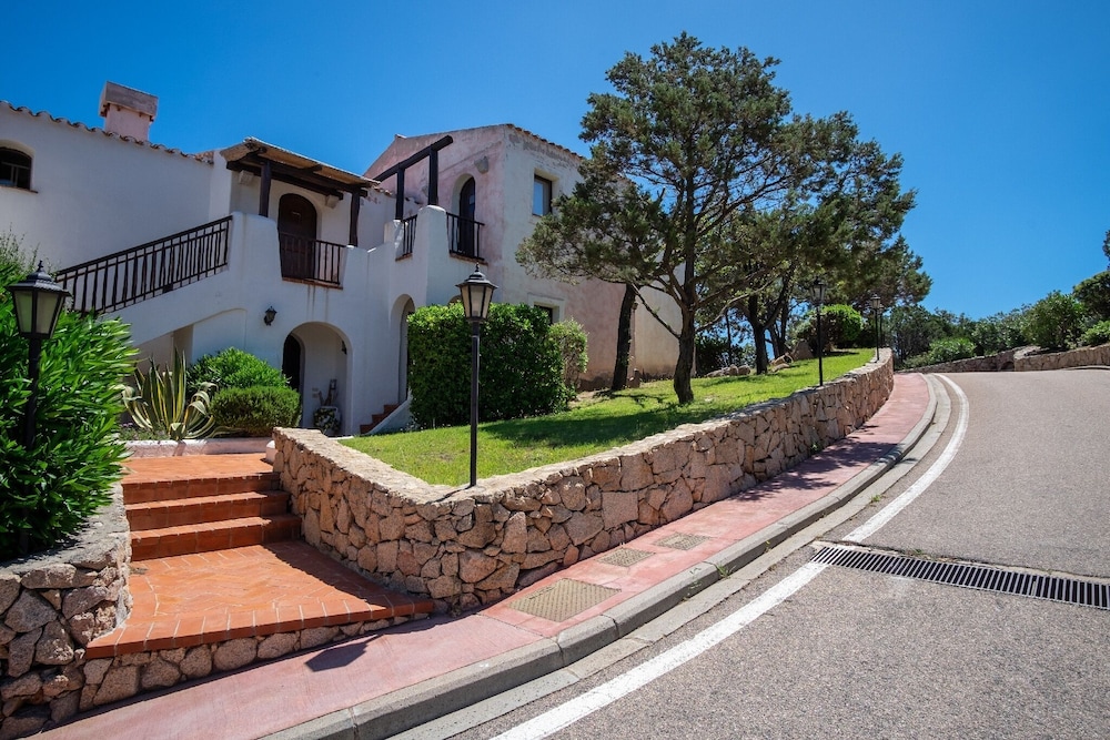 Oleandri 131 — 4-Star Luxury Hotel in Arzachena, Italy