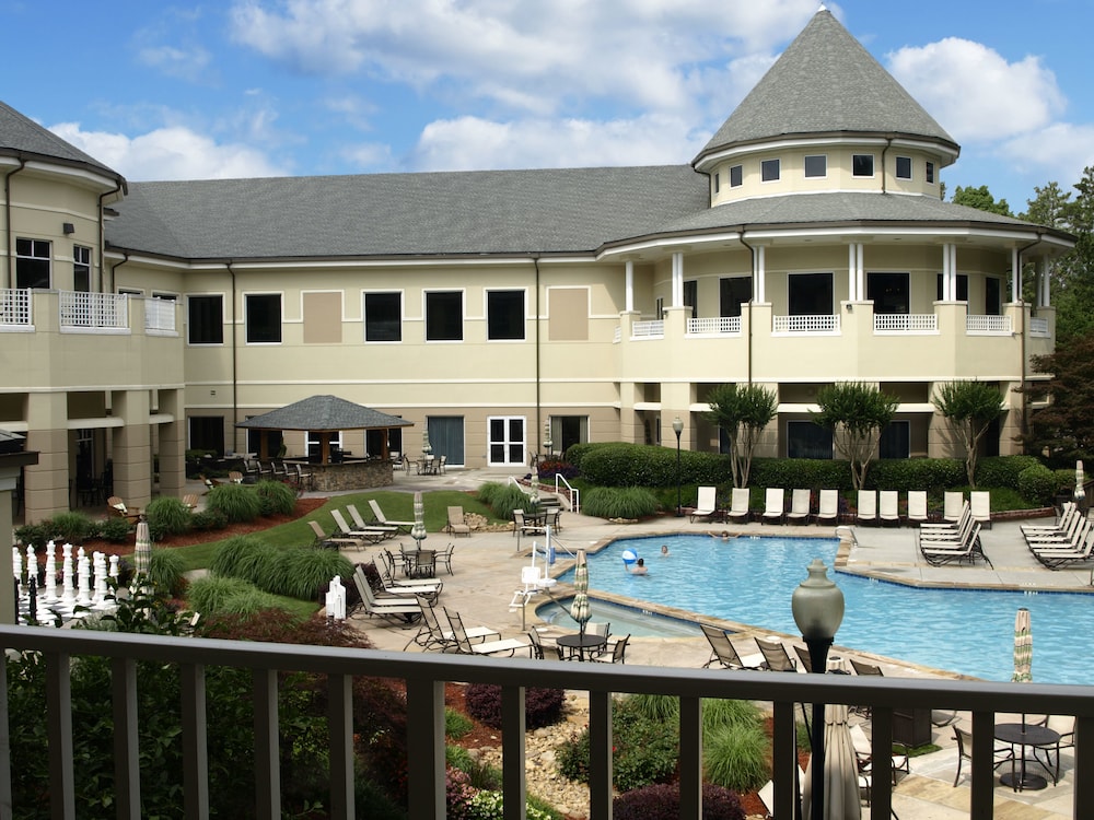 Atlanta Evergreen Lakeside Resort - carbon neutral hotel in Stone Mountain