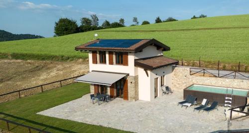 Il Casot Private House with Pool — 4-Star Luxury Hotel in Borgomale, Italy