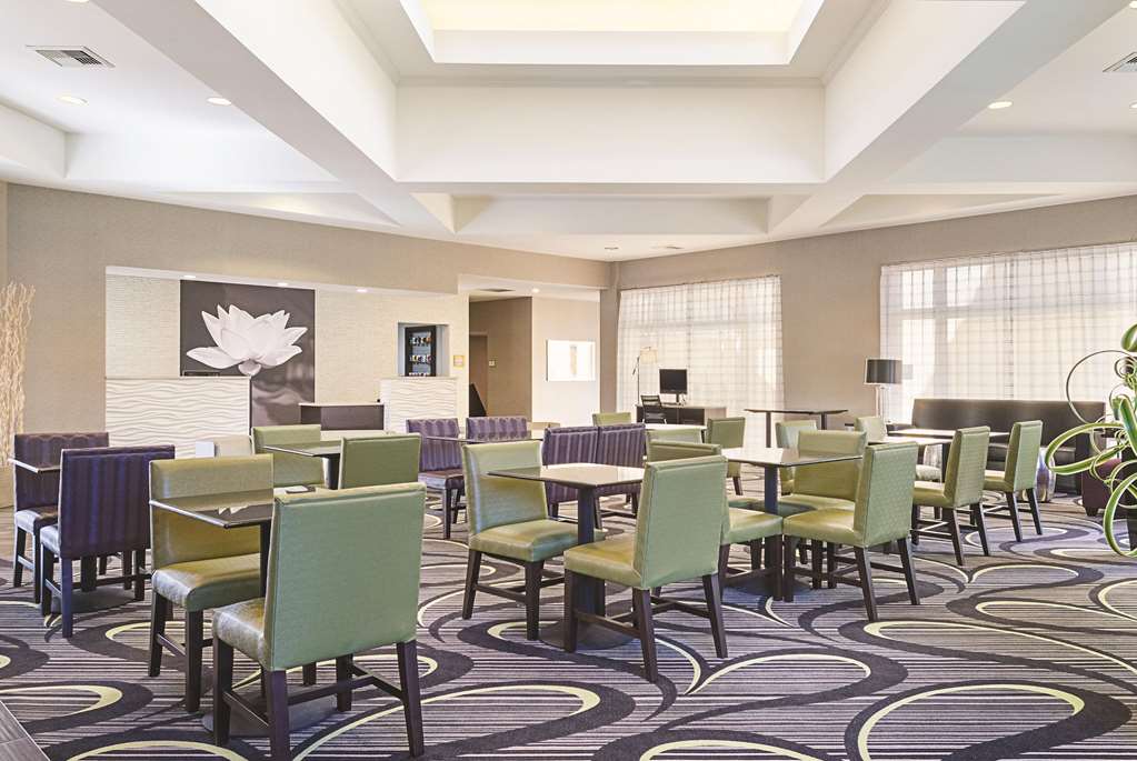 La Quinta Inn & Suites by Wyndham Ontario Airport - photo 8