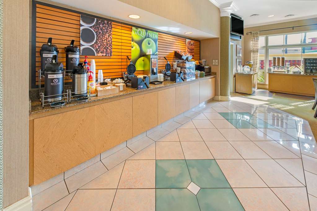 La Quinta Inn & Suites by Wyndham USF - photo 44