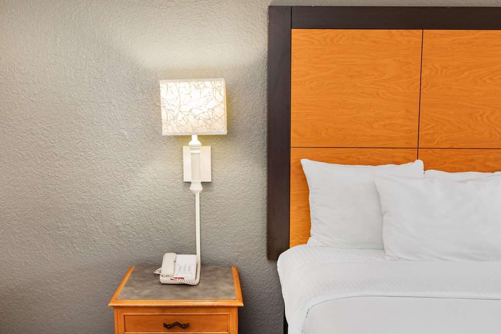 La Quinta Inn by Wyndham Laredo I 35 - photo 36