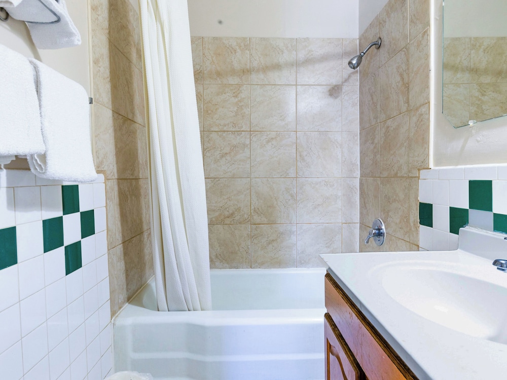 Manor Motel Near Oak Brook Chicago Westchester - photo 29