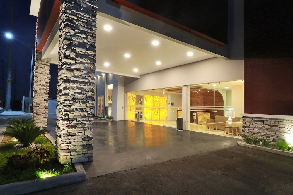 Bluu Hotel Aeropuerto Monclova Frontera - carbon neutral hotel in Monclova