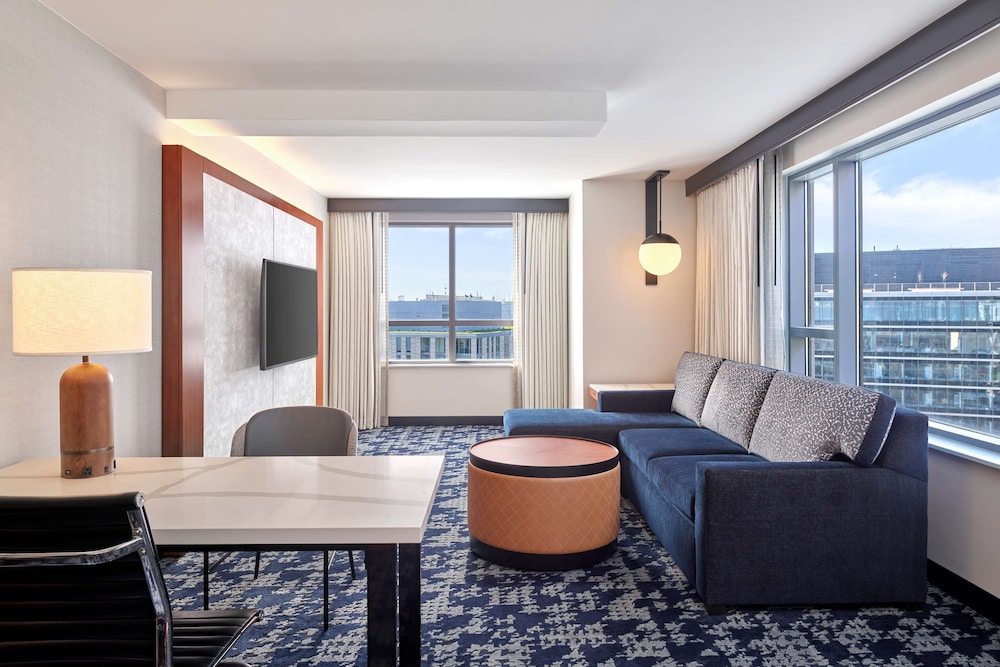 Embassy Suites by Hilton Washington D.C. Convention Center - photo 10