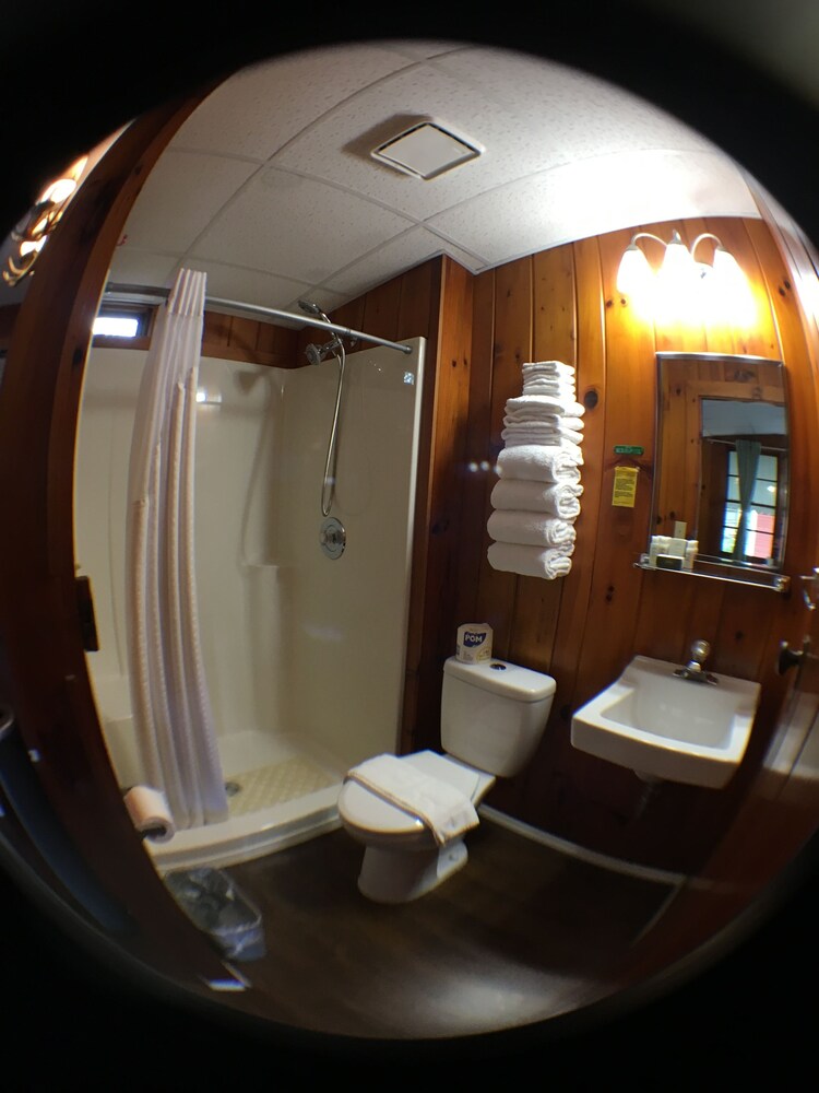 CedarWood Inn - photo 88