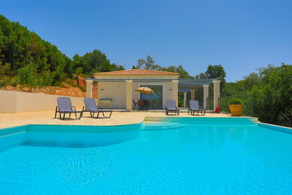 Villa Loki in Kremithas — 4-Star Luxury Hotel in Corfu, Greece