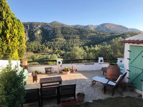 Al Qandil - carbon neutral hotel in Planes