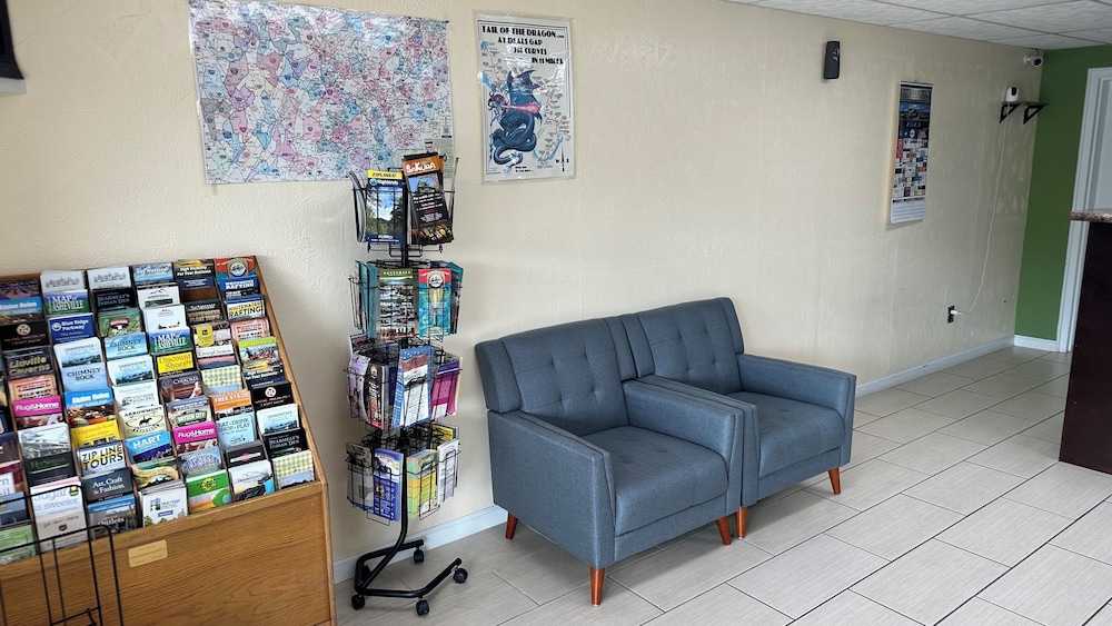 Colonial Inn Franklin - photo 3