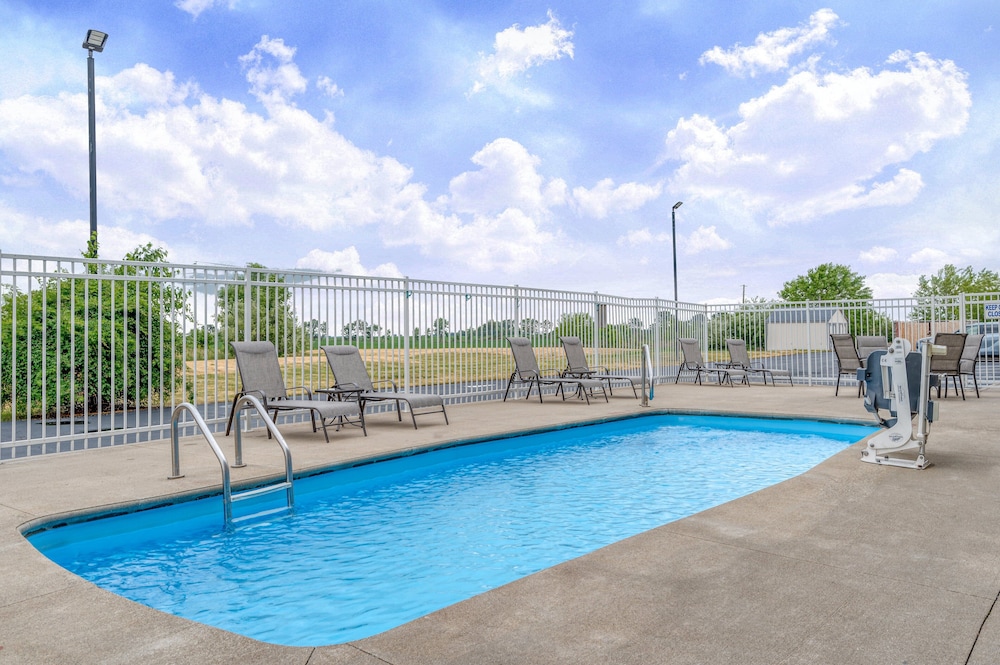 Holiday Inn Express Rensselaer by IHG - photo 13