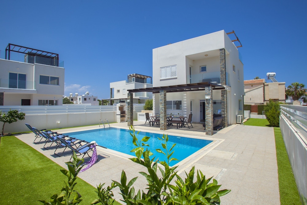 Protaras Villa Anemoni 6 — 4-Star Luxury Hotel in Protaras, Cyprus