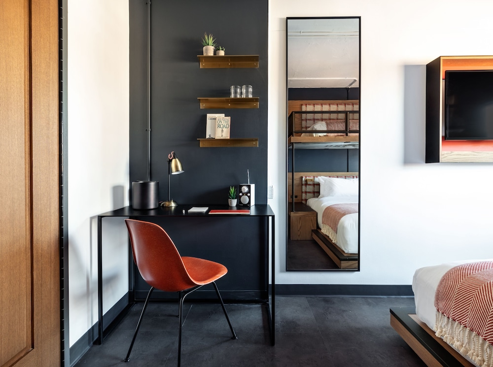 The Revolution Hotel - photo 30