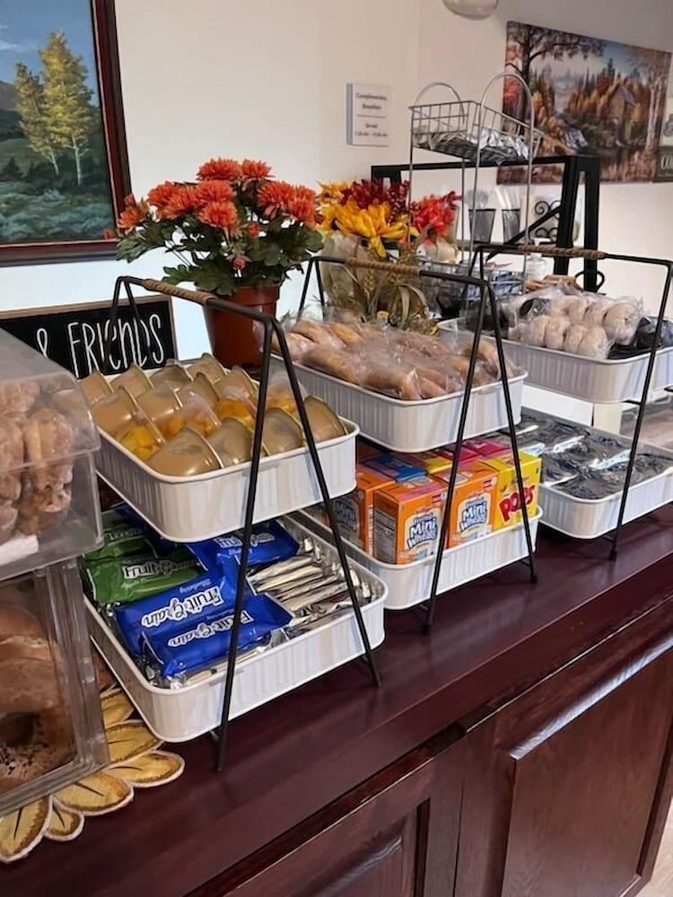 Rodeway Inn Whitehall - photo 100