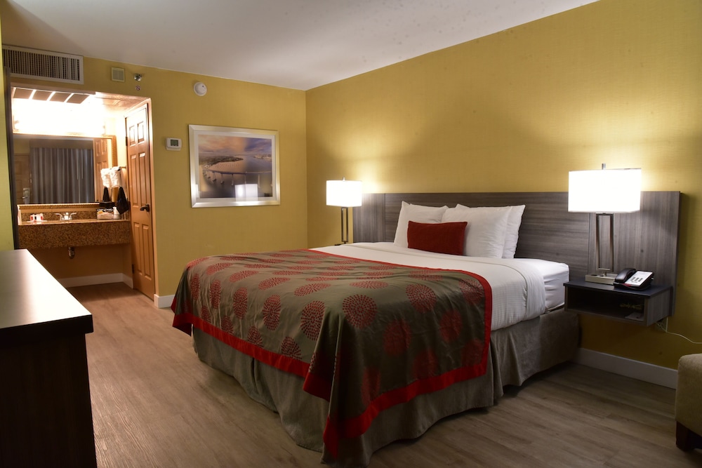 Ramada by Wyndham San Diego National City - photo 13