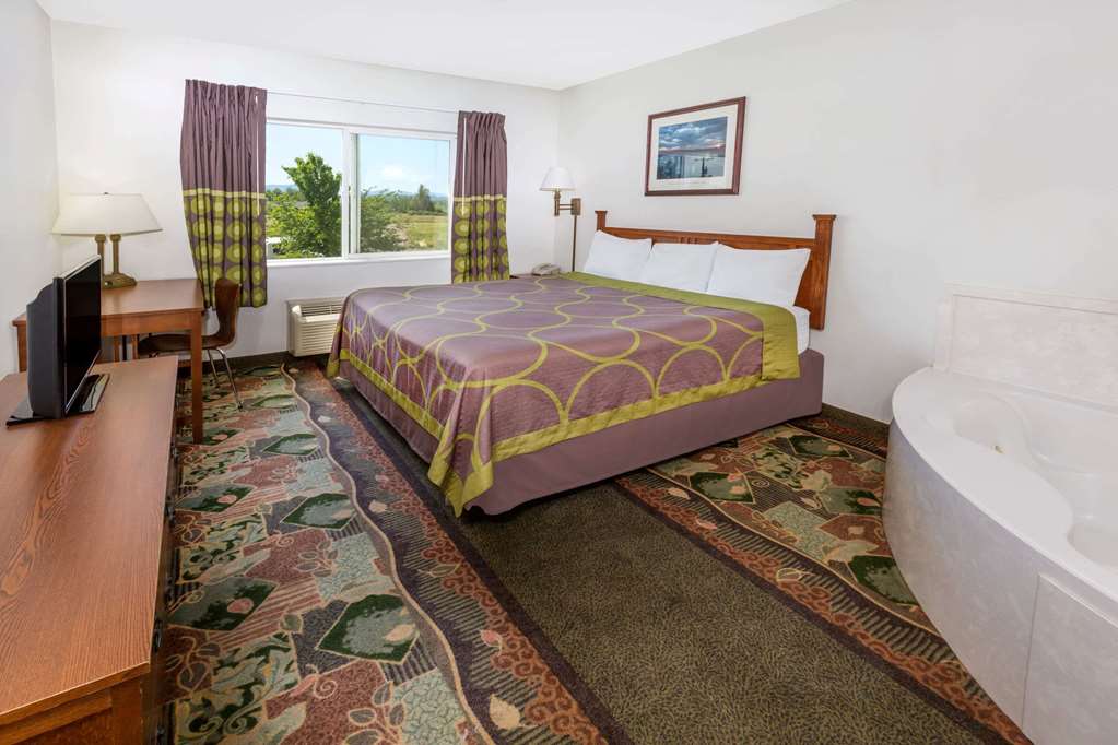 Super 8 by Wyndham Central Pt Medford - photo 15