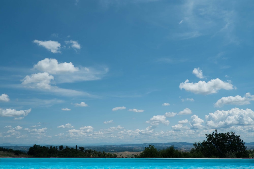 Agriturismo Le Valli — 4-Star Luxury Hotel in Casciana Terme, Italy