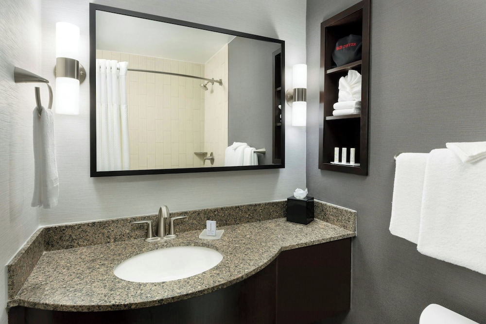 Courtyard by Marriott Los Angeles Woodland Hills - photo 21