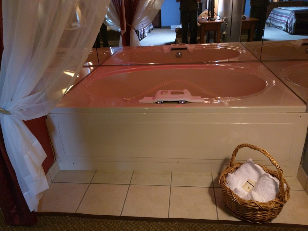 Madelia Hotel & Suites - photo 41