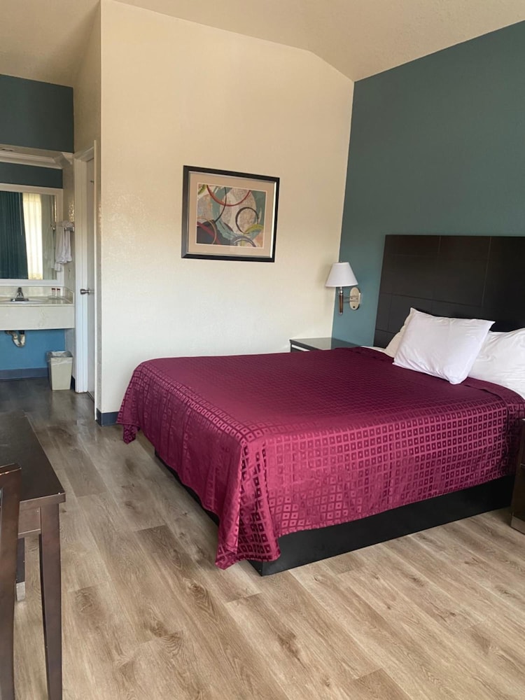 Atascadero Inn - photo 18