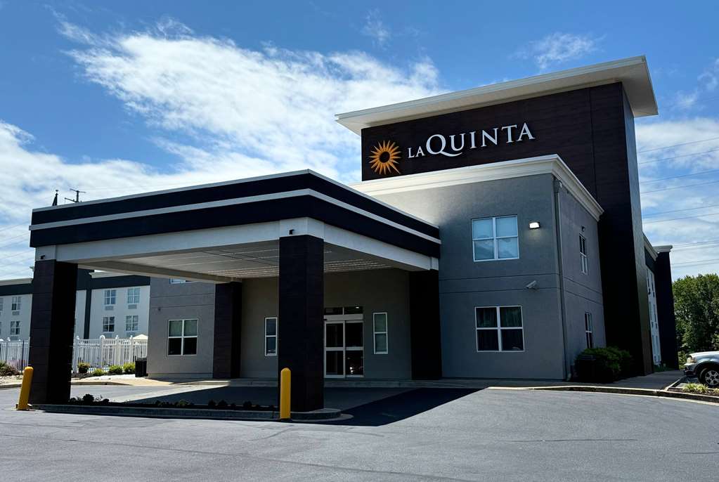 La Quinta Inn & Suites by Wyndham Lexington Park Patuxent - featured photo