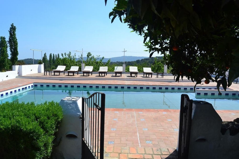 Las Navezuelas — hotel in Cazalla De La Sierra