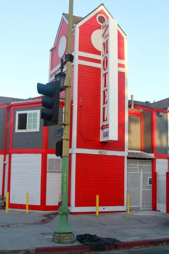 The Broadway Inn - photo 9