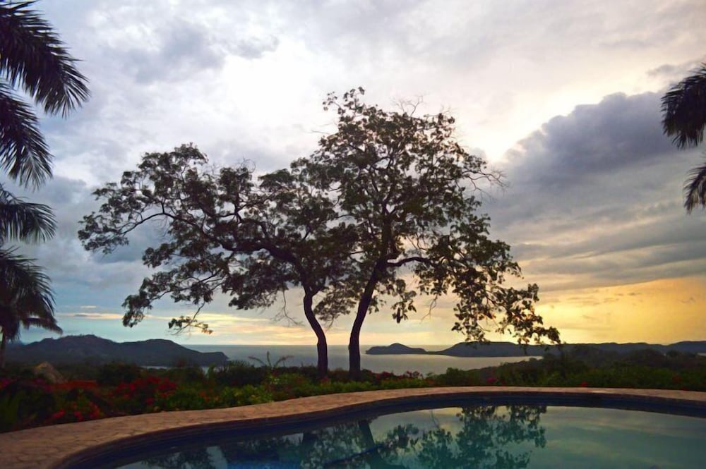 Casa Oso Grande — 4-Star Luxury Hotel in Sardinal, Costa Rica
