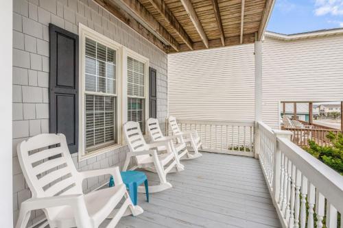 5 Buoys by Oak Island Accommodations - photo 24